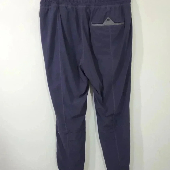 LULULEMON elastic waist joggers.  Size 8 - Picture 4 of 7